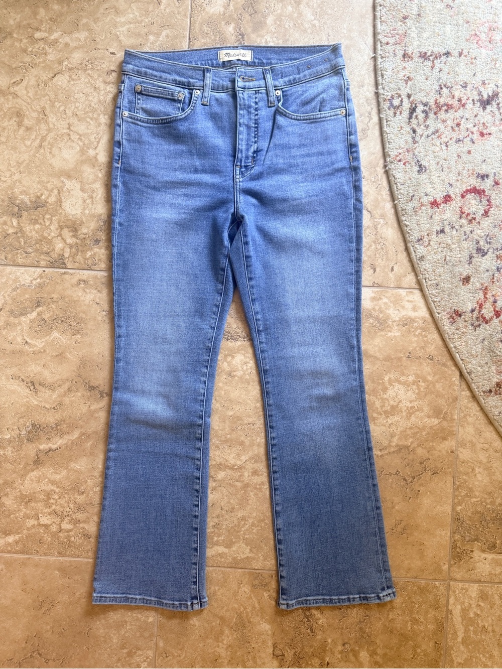 NWOT Madewell Mid-Rise Kick Out Jeans in Medium Blue, size 28